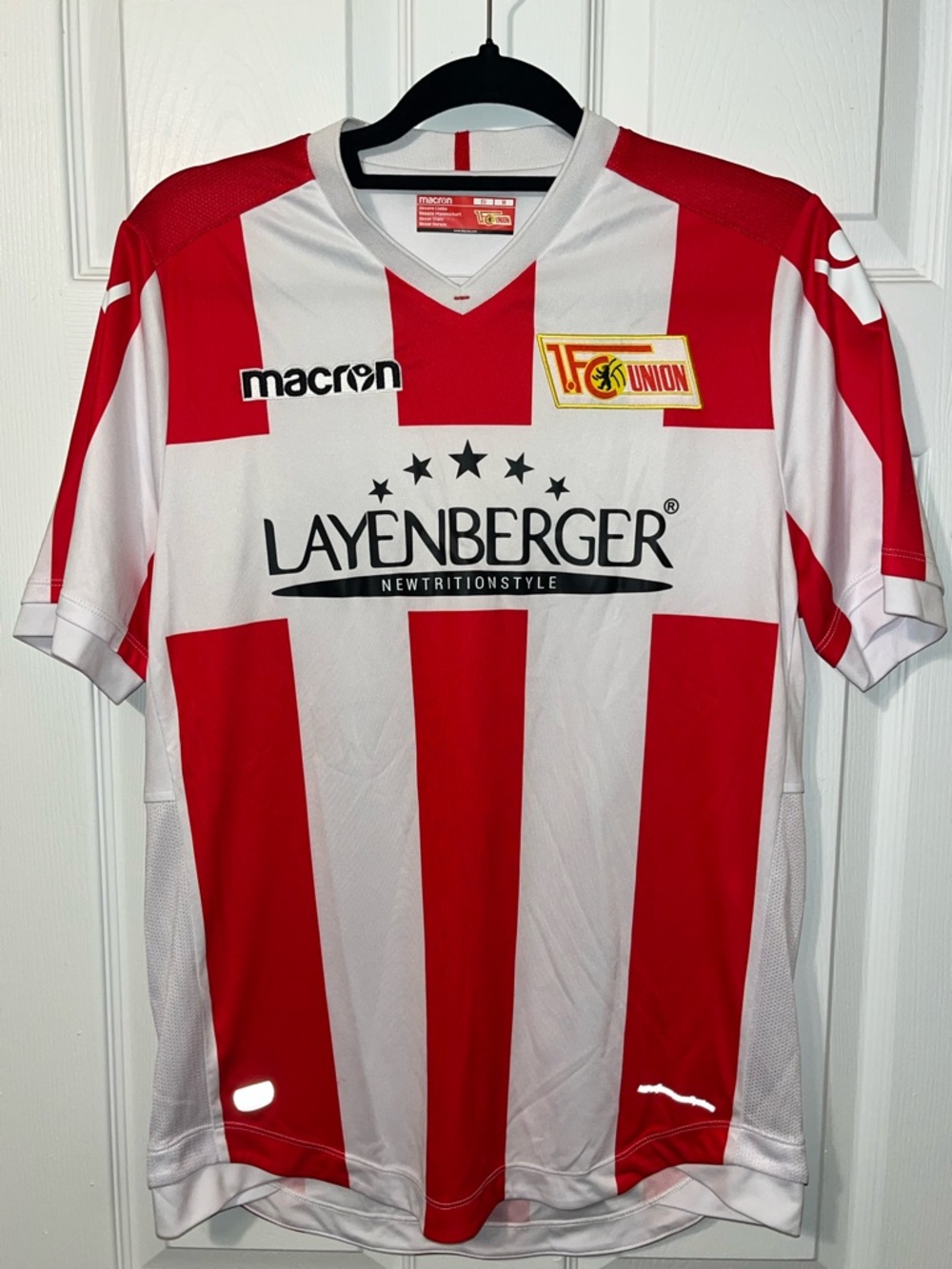 Macron 2017-2018  1. FC Union Berlin Men's Home Soccer Jersey - Medium